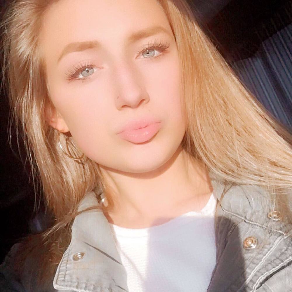Meet your Posher, Cassandra